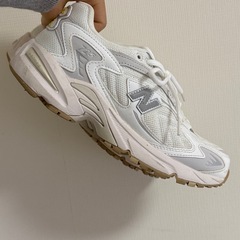 ニューバランス　スニーカー　24.5の画像