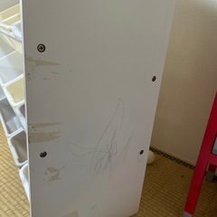 おもちゃ、本棚の画像