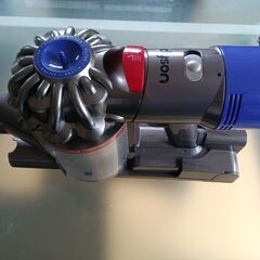 ダイソン　　掃除機　V7　充電器付属の画像