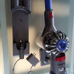 ダイソン　　掃除機　V7　充電器付属の画像