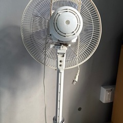 日立のリモコン付き扇風機の画像