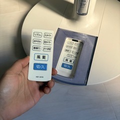 日立のリモコン付き扇風機の画像