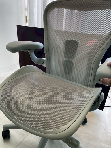 Herman Miller（ハーマンミラー）アーロンチェア リマスタード Mineral（ライトグレー）