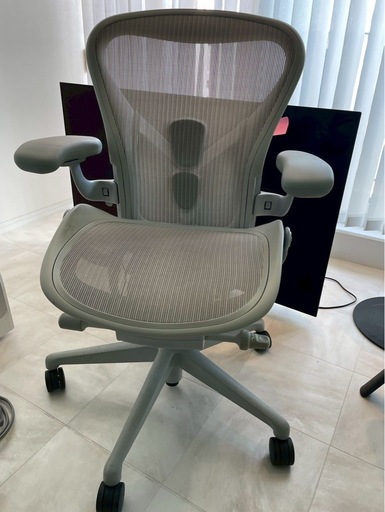 Herman Miller（ハーマンミラー）アーロンチェア リマスタード Mineral（ライトグレー）