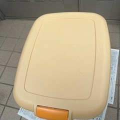 アイリスオーヤマ　10kgフード入れの画像