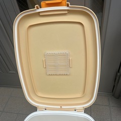 アイリスオーヤマ　10kgフード入れの画像