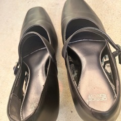 冠婚葬祭用黒パンプスの画像