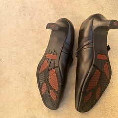 冠婚葬祭用黒パンプスの画像