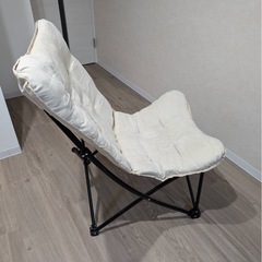 ハイバックバタフライチェア  ニトリ BE C01SS（スツール付き）の画像