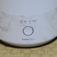 Francfranc フランフラン 超音波加湿器 ホワイト 大理石柄 卓上加湿器 2L 容量 超音波 アロマ対応 の画像