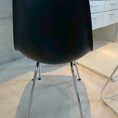 北欧風 ダイニングチェア シェルチェア 4本脚 ブラックの画像