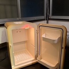 ミニ冷蔵庫の画像