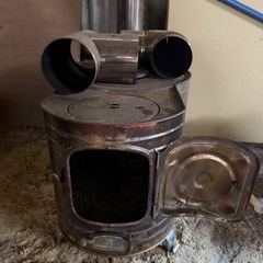 薪ストーブステンレスの画像