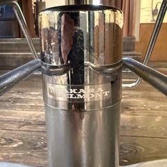 2脚タカラベルモント 美容室スタイリングチェアの画像