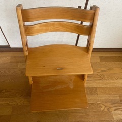 子供用椅子　高さ調節可の画像