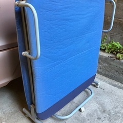 折りたたみベッドの画像