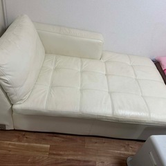 これは2人に適したソファです。の画像