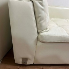 これは2人に適したソファです。の画像