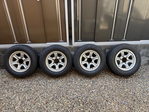 キャラバン　ハイエース　冬タイヤ　スタッドレス