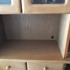 食器棚　上と下は分けれるの画像