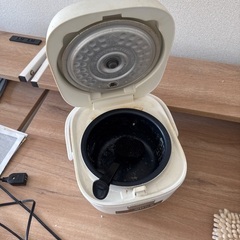 炊飯器(3号炊き)の画像