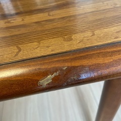 木のテーブルの画像