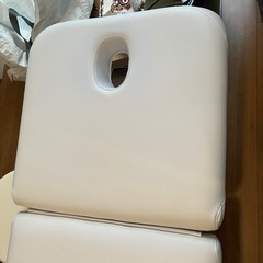 昇降式電動施術ベッドの画像