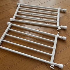 壁の間に挟んで収納するやつの画像