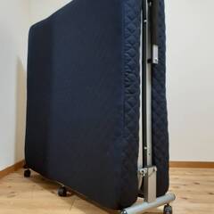 【T32】苫小牧市引き渡し限定 メーカー不明 シングルサイズ 折りたたみベッド中古 使用感ありの画像