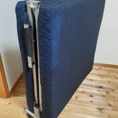 【T32】苫小牧市引き渡し限定 メーカー不明 シングルサイズ 折りたたみベッド中古 使用感ありの画像