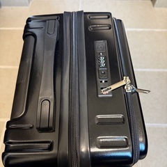 新品　キャリーケース　鍵付きの画像