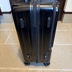 新品　キャリーケース　鍵付きの画像