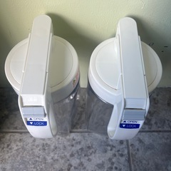 プラスチック製ジャグ2個セットの画像
