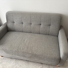 グレーソファ三人掛けの画像
