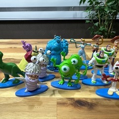 ピクサー キャラクター フィギュア28体の画像