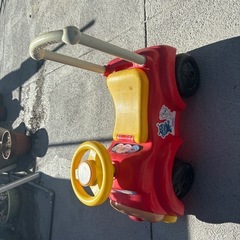 おもちゃの車）の画像