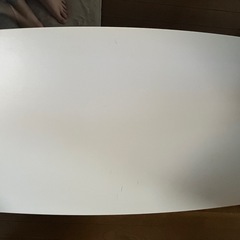 高さ調節可能なテーブルの画像