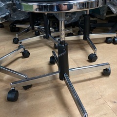 オカムラ クリーンルームチェア 丸イス 中古の画像