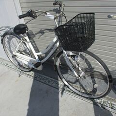 E704★限定特価★ 中古自転車 【27インチ　軽快車　ホワイト　3段　LEDオートライト 】の画像