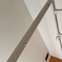 【お譲り先決まりました】カインズ　室内洗濯物干しラック　ロング丈も掛けられるパタラン（ホワイト）の画像