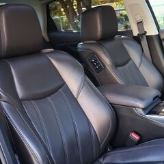 禁煙/ナビTV/ETC/B&Sカメラ/前後ドラレコ/BOSE/USB&Bluetooth接続/DVD再生/プラズマクラスタ-/インテリキー-/電動&冷暖本革シ-ト/オットマン/後席プライベ-トシアタ-/純正18AW/HID/フォグ/オ-トライト/サンル-フ/プライバシ-ガラス/追従型クルコン/衝突軽減/1年保証&車検2年整備付き三菱ディグニティハイブリッド♪ ☆遠方納車/オ-トロ-ン/買取査定OK☆の画像