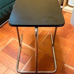 IKEA サイドテーブルの画像