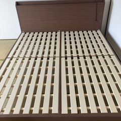 ★クイーンサイズベッド✨配送、組み立て🉑の画像