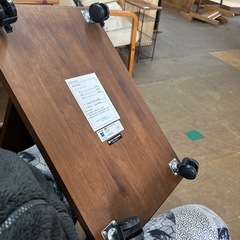 🎉富士ファニチャー キャスター付きサイドテーブルの画像