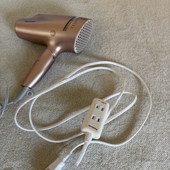 パナソニックドライヤーと延長コードの画像