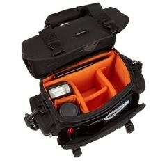 Amazonベーシック カメラバッグ 一眼レフ用 32.4 x 20.3 x 24.8 cm ブラック (内装色オレンジ)無地の画像