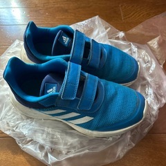 adidasスニーカー　サイズ22.5
の画像