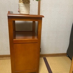 コイズミ キャビネット 電話台 置物台 棚 ガラス扉 格子 レトロの画像