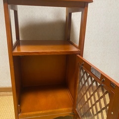 コイズミ キャビネット 電話台 置物台 棚 ガラス扉 格子 レトロの画像