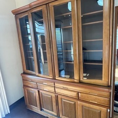 大型食器棚の画像